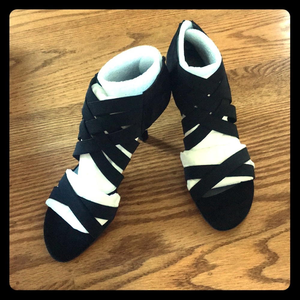 Stuart Weitzmann Saxon Heels size 7